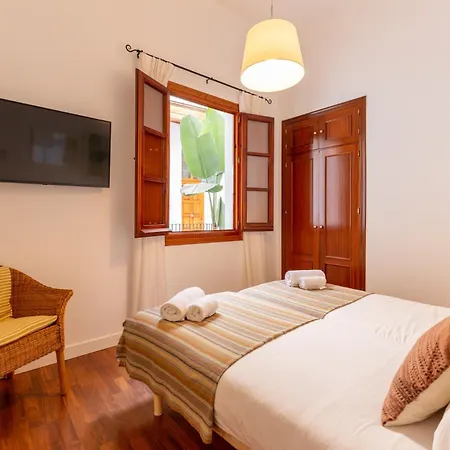 Abades Giralda Deluxe By Valcambre *